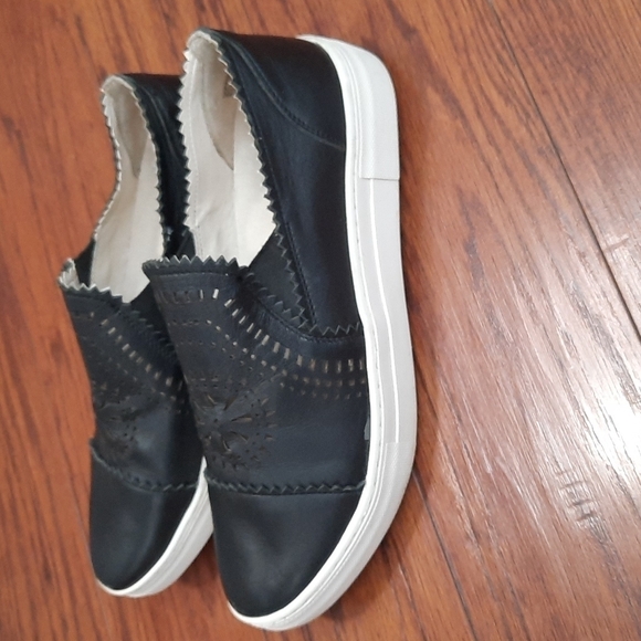 Seychelles Laser Cut Wheelhouse Slip On Sneakers - Picture 3 of 6